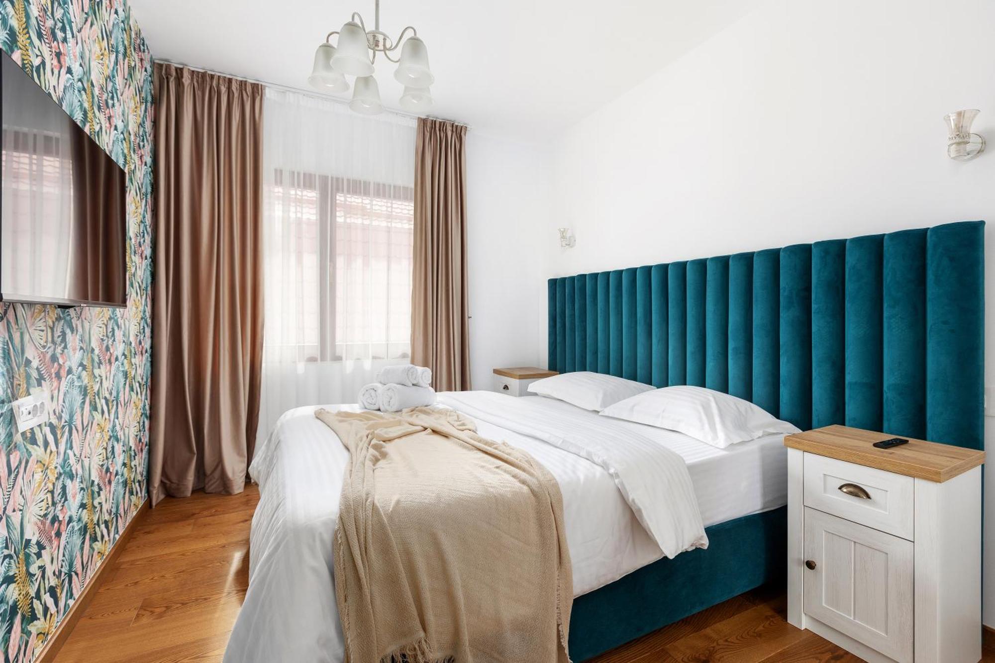 Peak Aparthotel - Old Town - By Cityhost Brasov Exterior photo