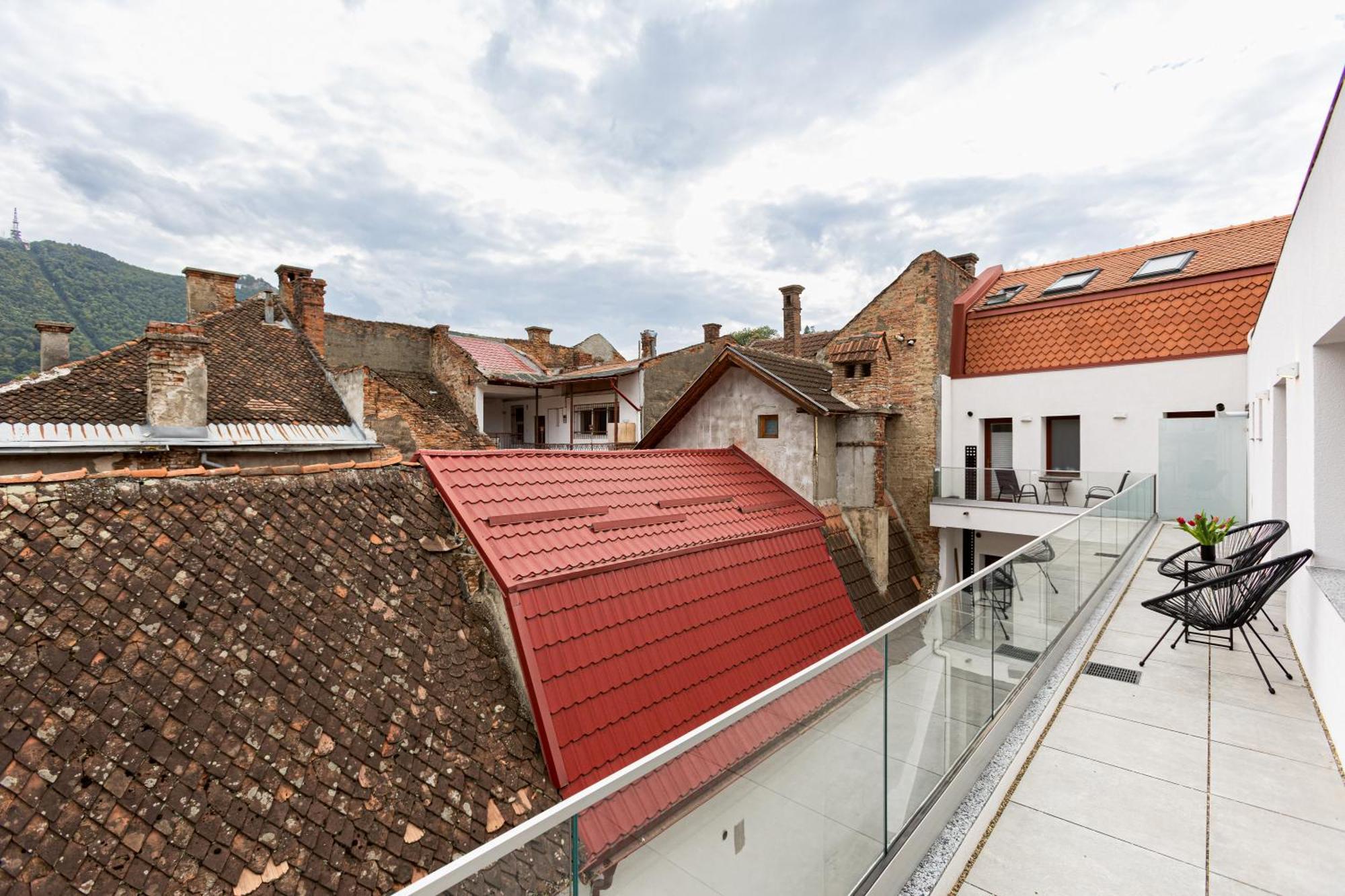 Peak Aparthotel - Old Town - By Cityhost Brasov Exterior photo